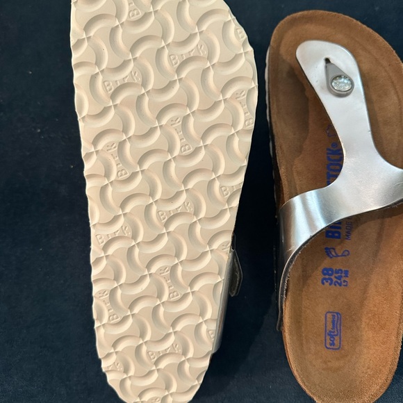 NWOT Birkenstock Birko-Flor silver metallic size 38. - Picture 3 of 5